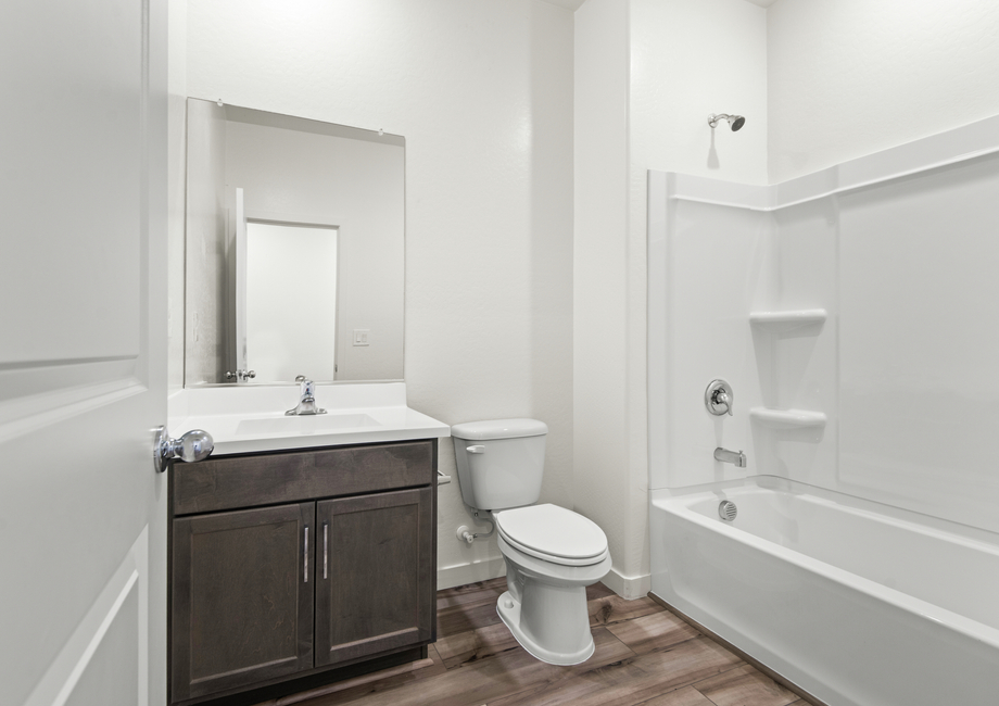 The secondary bathroom of the Ash.