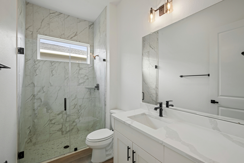 Large secondary bathroom.