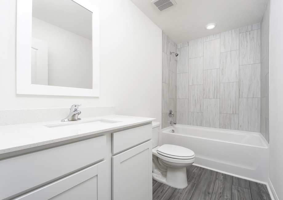 Spacious secondary bathroom