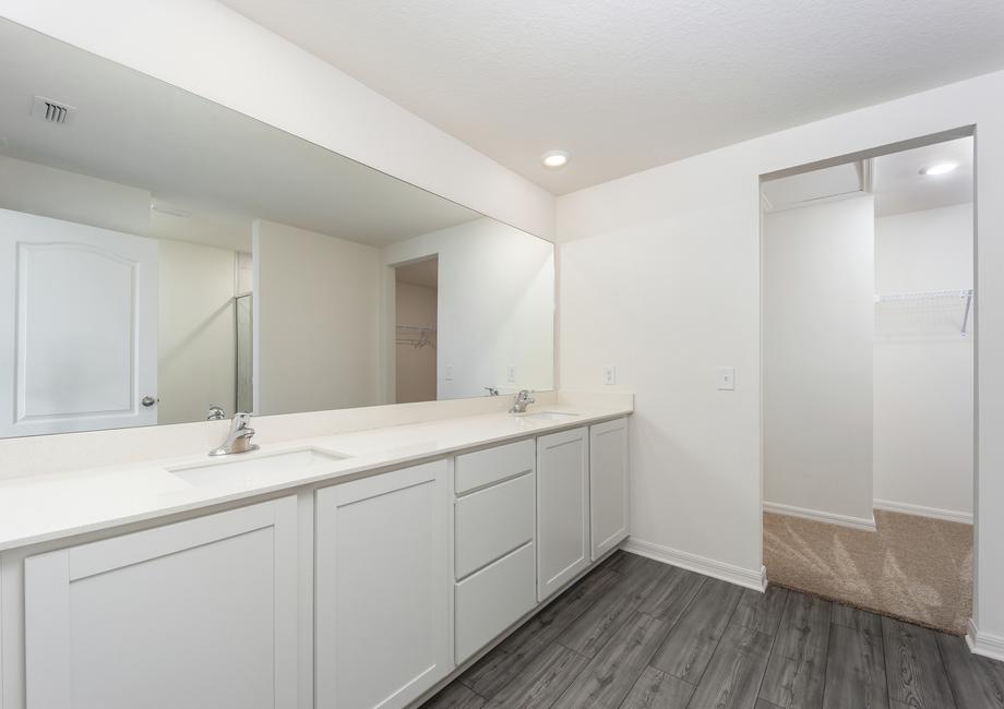 Master bathroom vanity with lots of space