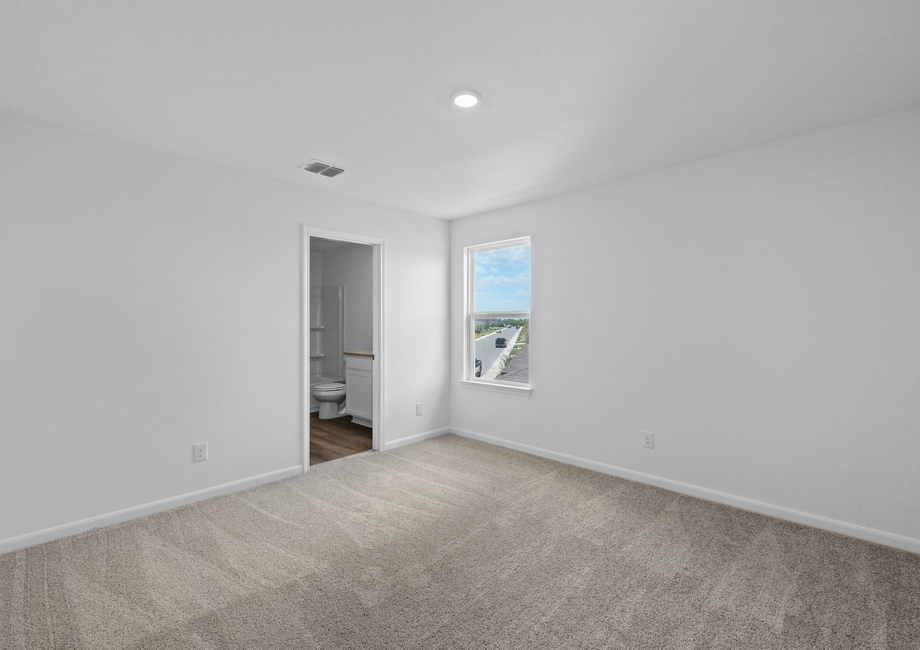 Secondary bedroom with its own bathroom