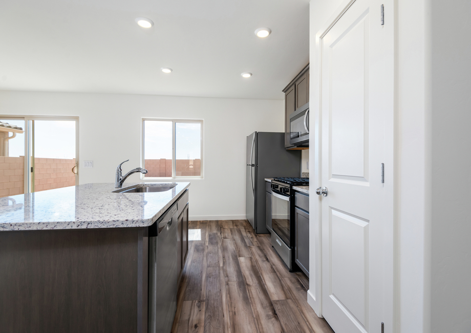 You will love meal preparation in this chef-ready kitchen!