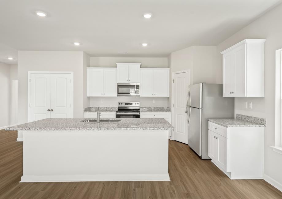 This spacious kitchen provides all the space you need to prepare your meals for the week