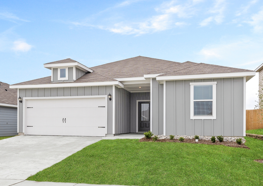 Exterior photo of the beautiful, one-story Reed floor plan.