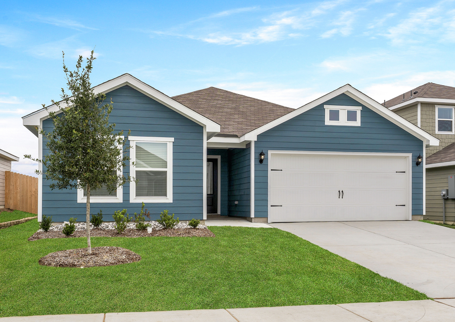 Exterior photo of the beautiful, one-story Sabine floor plan.