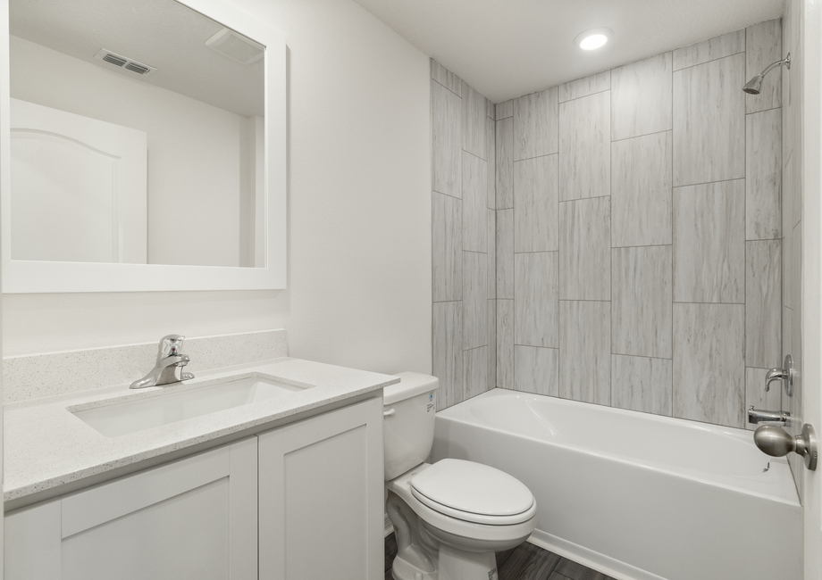 Tile detail in the secondary bathroom