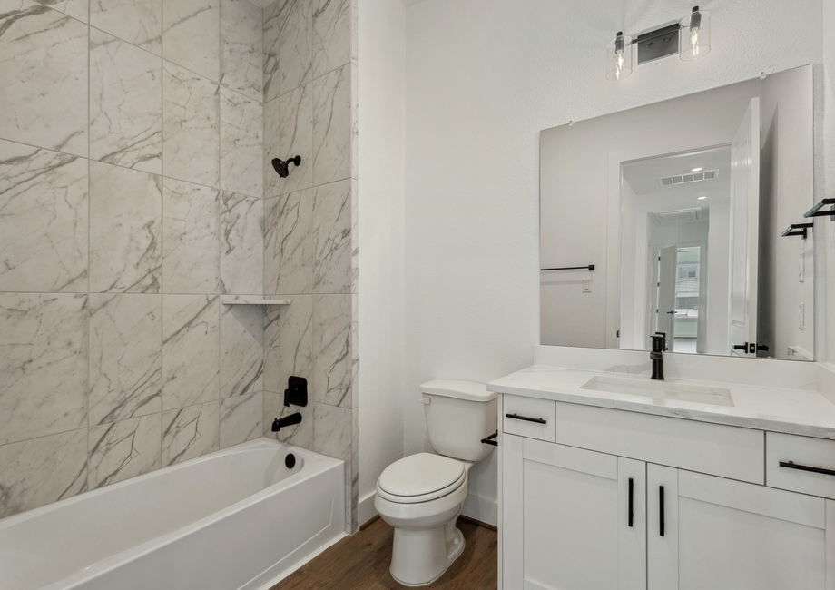 Large secondary bathroom.