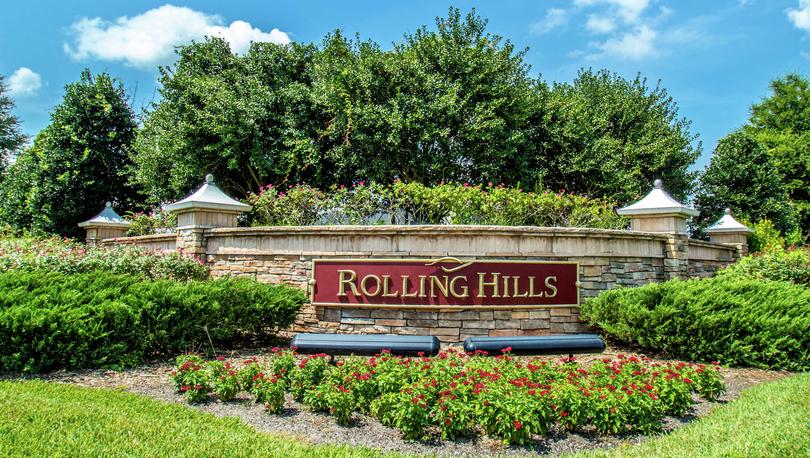 Beautiful entry monument to Rolling Hills