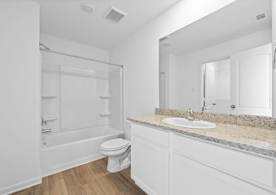 Bathroom connect to an additional bedroom perfect for guest