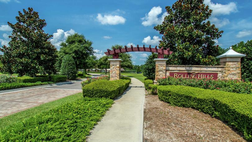 Secondary entrance monument to Rolling Hills