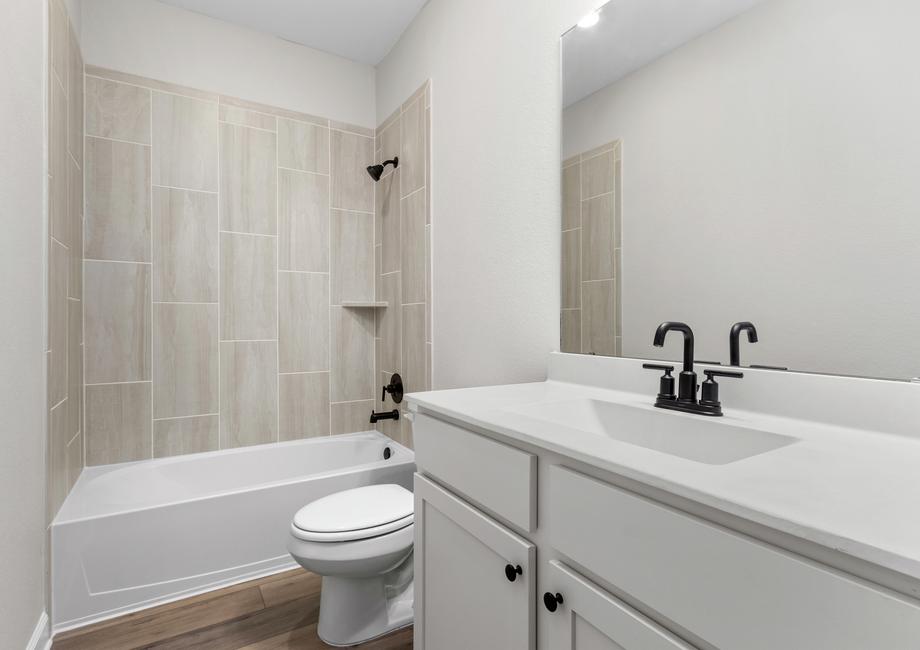 The secondary bathroom of the Robin plan.