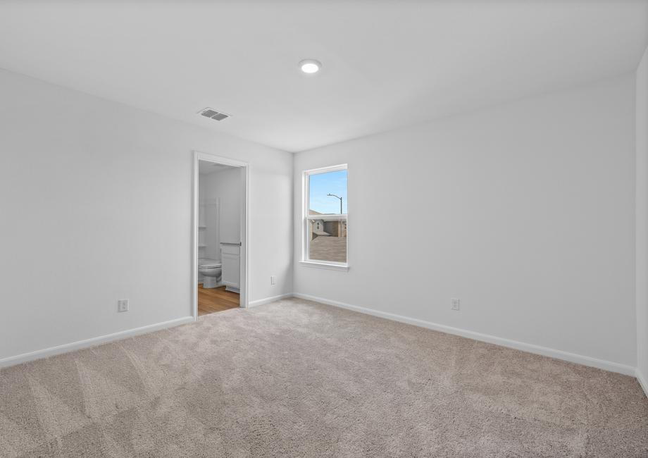 Secondary bedroom with its own bathroom