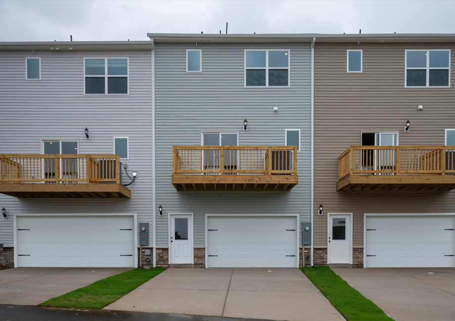 Garage and deck of the Willow