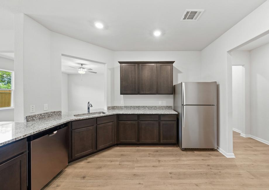 The kitchen of the Juniper has sprawling granite countertops.