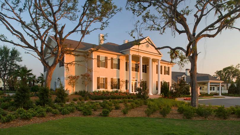 Here you will find the stat-of-the-art fitness center and the gorgeous pool.