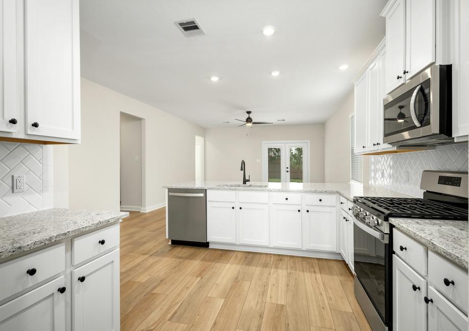 A spacious kitchen with lots of counterspace and storage