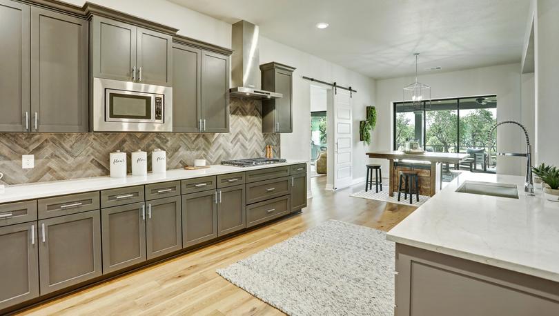 The kitchen comes with stunning wood cabinetry and quartz countertops.