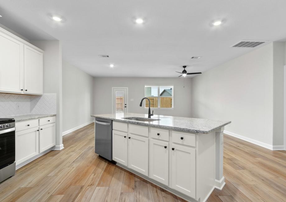 This kitchen comes with stunning countertops.