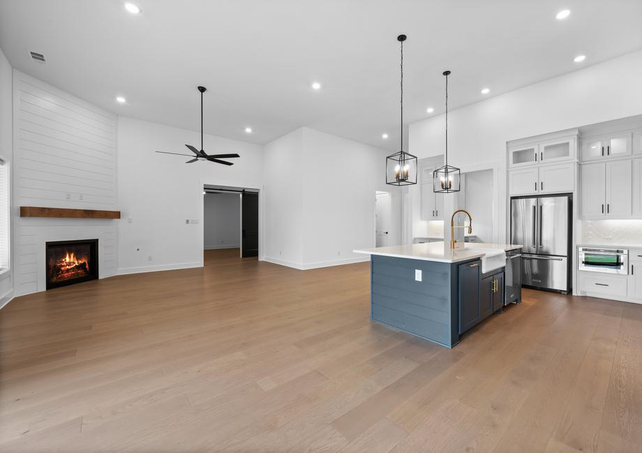 The open layout connects the kitchen with the breakfast area and family room.