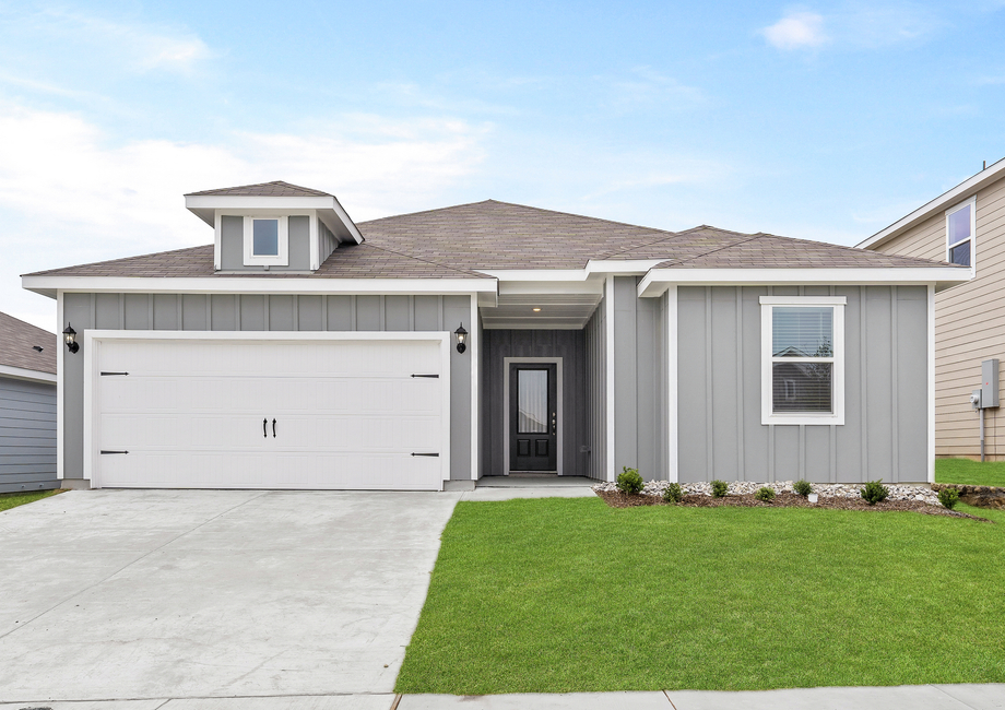 Exterior photo of the beautiful, one-story Reed floor plan.