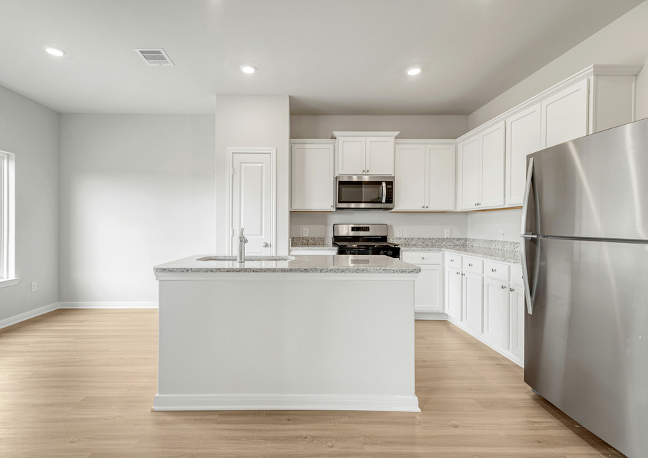 A chef-ready kitchen and adjoining dining room