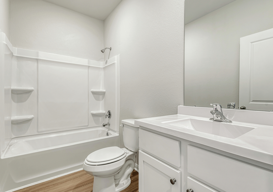 Secondary bathroom with a tub/shower combination